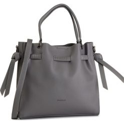 Torebka MONNARI - BAG8960-019 Szary. Szare torebki klasyczne damskie Monnari, bez wzorów, ze skóry ekologicznej, klasyczne, bez dodatków. W wyprzedaży za 189,00 zł.