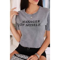 T-shirt damski AMBROSA GREY. Szare bluzki damskie IVET, z napisami, bez kołnierzyka. W wyprzedaży za 9,00 zł.