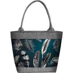 Torebka "Polo" w kolorze szarym ze wzorem - (S)28 x (W)28 x (G)10 cm. Szare torebki klasyczne damskie Bertoni, z materiału. W wyprzedaży za 59,95 zł.