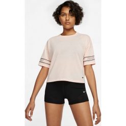 Nike Nike Pro Koszulka Różowy. Różowe koszulki damskie Nike, m, bez wzorów, z bawełny, bez kołnierzyka, z krótkim rękawem. Za 154,95 zł.