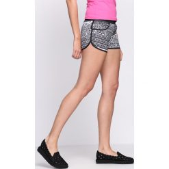 Czarne Szorty Activeness. Czarne szorty damskie Born2be, na lato, xl, bez wzorów. Za 29,99 zł.