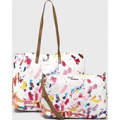 Desigual - Torebka dwustronna. Białe torebki klasyczne damskie Desigual, bez wzorów, ze skóry ekologicznej, casualowe, na ramię, duże, bez dodatków. W wyprzedaży za 269,90 zł.