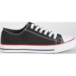 Trampki basic - Czarny. Czarne trampki i tenisówki damskie Sinsay, bez wzorów, bez zapięcia. Za 39,99 zł.