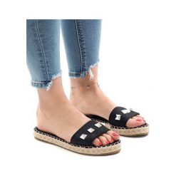 Czarne klapki jeans ćwieki 7087. Czarne klapki damskie ButyModne, z aplikacjami, z jeansu, bez obcasa. Za 59,00 zł.