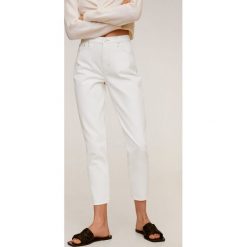 Mango - Jeansy Mom80. Białe jeansy damskie Mango, bez wzorów, z bawełny, z podwyższonym stanem. Za 139,90 zł.