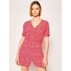 Kombinezon Tommy Jeans Floral DW0DW07903. Czerwone kombinezony damskie Tommy Jeans, s, bez wzorów, z jeansu, bez kołnierzyka, bez rękawów. Za 399,00 zł.