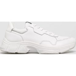 Calvin Klein - Buty. Białe sneakersy męskie Calvin Klein, ze skóry, na sznurówki. W wyprzedaży za 599,90 zł.