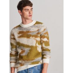 Sweter ze strukturalnej dzianiny - Wielobarwny. Swetry męskie Reserved, s, bez wzorów, z dzianiny, bez kołnierzyka, bez kaptura. Za 139,99 zł.