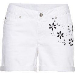 Szorty damskie: Must have: szorty w kwiaty bonprix biały