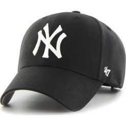47brand - Czapka New York Yankees. Czarne czapki męskie 47brand, bez wzorów, z bawełny. W wyprzedaży za 69,90 zł.