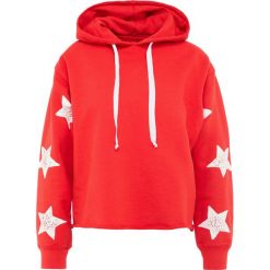 Current/Elliott CUT CROPPED HOODIE Bluza z kapturem racing red. Czerwone bluzy damskie marki Current/Elliott, bez wzorów, z bawełny, bez rękawów, z kapturem. W wyprzedaży za 347,70 zł.