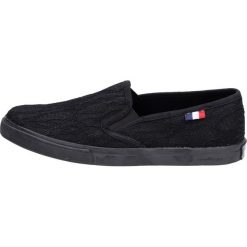 SLIP ON Trampki damskie AMERICAN CLUB LH83A BK. Trampki i tenisówki damskie American CLUB, bez wzorów, bez zapięcia. W wyprzedaży za 40,00 zł.