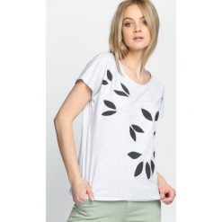 Jasnoszary T-shirt Daughters. Szare bluzki damskie Born2be, m. Za 29,99 zł.