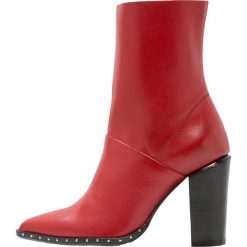 Bronx Botki na obcasie red. Czarne botki damskie na obcasie marki Bronx, z materiału. Za 609,00 zł.
