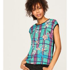 T-shirt w kwiaty - Czarny. Czarne t-shirty damskie marki Reserved, l, w kwiaty. W wyprzedaży za 29,99 zł.