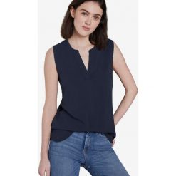 Tom Tailor Denim Bluzka Niebieski. Niebieskie bluzki damskie TOM TAILOR DENIM, l, bez wzorów, z wiskozy, bez kołnierzyka, bez rękawów. Za 94,95 zł.