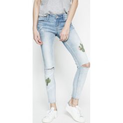 Tally Weijl - Jeansy. Niebieskie jeansy damskie rurki marki TALLY WEIJL, z obniżonym stanem. W wyprzedaży za 139,90 zł.