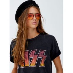 Koszulka Kiss. Szare t-shirty damskie marki Pull&Bear. Za 69,90 zł.