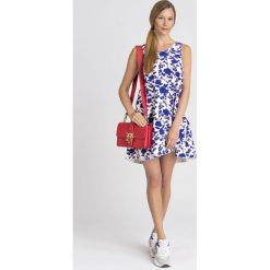 SUKIENKA PINKO. Białe sukienki damskie Pinko, na co dzień, bez wzorów, z materiału, z okrągłym kołnierzem, bez rękawów, mini, proste. Za 448,00 zł.