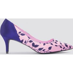 NA-KD Shoes Satynowe czółenka na średnim obcasie - Pink,Multicolor. Różowe czółenka damskie NA-KD Shoes, bez wzorów, z satyny, na średnim obcasie, na obcasie. W wyprzedaży za 42,58 zł.