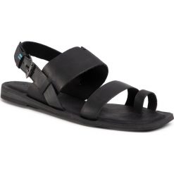 Sandały TOMS - Freya 10015125 Black Veg Tan. Czarne klapki damskie Toms, bez wzorów, ze skóry ekologicznej, bez obcasa, na obcasie. W wyprzedaży za 259,00 zł.