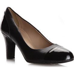 Buty damskie. Pomarańczowe czółenka damskie Wittchen, bez wzorów, ze skóry, bez obcasa. W wyprzedaży za 249,90 zł.
