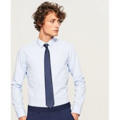 Koszula regular fit - Niebieski. Niebieskie koszule męskie na spinki Reserved, m. W wyprzedaży za 49,99 zł.