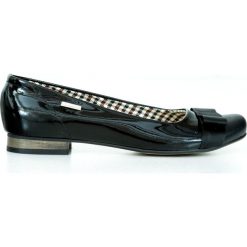 Baleriny z kokardą - skóra naturalna - model 007 - kolor czarny lakier. Czarne baleriny damskie Zapato, bez wzorów, ze skóry, bez obcasa. W wyprzedaży za 202,30 zł.
