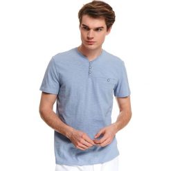 T-shirt z guzikami. Niebieskie t-shirty męskie Top Secret, na lato, xl, bez wzorów, z bawełny, z dekoltem w serek, krótkie. W wyprzedaży za 39,99 zł.
