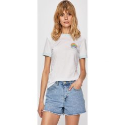 Wrangler - Top. Białe bluzki damskie Wrangler, s, z nadrukiem, z bawełny, z okrągłym kołnierzem. W wyprzedaży za 89,90 zł.