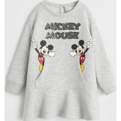 Mango Kids - Sukienka dziecięca SK 80-104 cm. Szare sukienki dziewczęce Mango Kids, z nadrukiem, z bawełny, casualowe, z długim rękawem, długie, maxi, rozkloszowane. Za 79,90 zł.