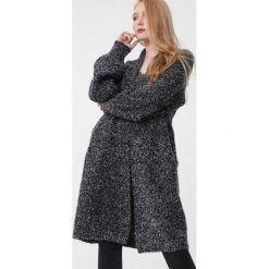Czarny Kardigan Sable. Czarne swetry damskie Born2be, bez wzorów. Za 159,99 zł.