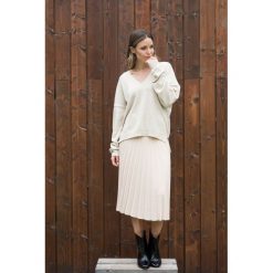 Spódnica plisowana Charming Pleats beżowa. Brązowe spódniczki damskie Veva, na co dzień, na zimę, bez wzorów, eleganckie, długie, proste. Za 209,00 zł.