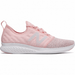 New Balance FuelCore Coast v4 - WCSTLLA4. Buty sportowe damskie New Balance, bez wzorów, z gumy, tenisowe. W wyprzedaży za 169,99 zł.