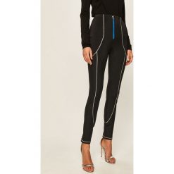 Patrizia Pepe - Legginsy. Czarne spodnie damskie Patrizia Pepe, z aplikacjami, z elastanu. Za 999,90 zł.