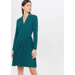 Sukienka z plisowanym dołem Eco Aware - Khaki. Brązowe sukienki damskie Mohito, s, plisowane. Za 139,99 zł.