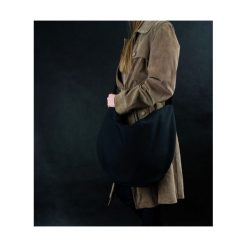 Bag Matt Black 50 cm. Czarne torebki klasyczne damskie marki Pakamera, bez wzorów, bez dodatków. Za 60,00 zł.