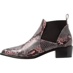 Copenhagen Ankle boot rose diamant/multicolor. Czarne botki damskie marki Copenhagen, ze skóry, bez obcasa, bez zapięcia. Za 839,00 zł.