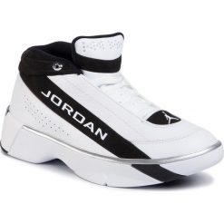 Buty NIKE - Jordan Team Showcase CD4150 100 White/White/Black. Białe sneakersy męskie Nike, bez zapięcia. W wyprzedaży za 549,00 zł.