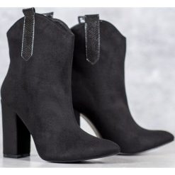 ZAMSZOWE KOWBOJKI VICES. Kozaki damskie vices, z zamszu, bez obcasa, bez zapięcia. Za 129,90 zł.