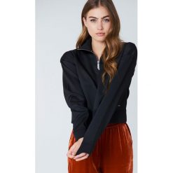 Calvin Klein Bluza z zamkiem Harika - Black. Czarne bluzy rozpinane damskie Calvin Klein, m, z nadrukiem, z krótkim rękawem, krótkie. W wyprzedaży za 81,18 zł.