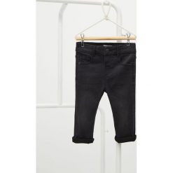 Mango Kids - Jeansy dziecięce Diego 80-104 cm. Szare spodnie chłopięce Mango Kids, bez wzorów, z elastanu. Za 59,99 zł.