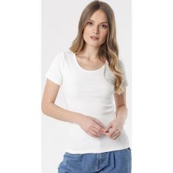 Kremowy T-shirt Ananore. Brązowe t-shirty damskie Born2be, s, bez wzorów, z dzianiny, sportowe, z okrągłym kołnierzem. Za 39,99 zł.