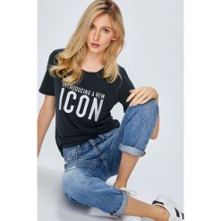 Guess Jeans - Top. Szare topy damskie Guess Jeans, l, z aplikacjami, z dzianiny, z okrągłym kołnierzem. Za 189,90 zł.