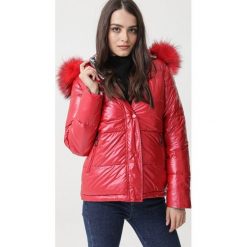 Czerwona Dwustronna Kurtka Fireside. Czerwone kurtki damskie Born2be, na zimę, s, bez wzorów. Za 359,99 zł.