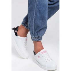 Biało-Różowe Sneakersy Missing You. Różowe buty sportowe damskie Renee, bez wzorów, sportowe. Za 59,99 zł.