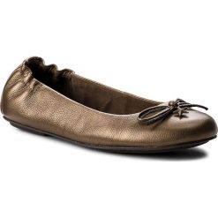 Baleriny TOMMY HILFIGER - Star Charm Flexible FW0FW03144 Sepia 298. Pomarańczowe baleriny damskie TOMMY HILFIGER, bez wzorów, ze skóry, klasyczne, bez obcasa. W wyprzedaży za 259,00 zł.