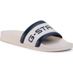 Klapki G-STAR RAW - Cart Slide III D14080-3593-8326 Milk/Imperial Blue. Białe klapki męskie G-Star RAW, bez wzorów, z tworzywa sztucznego. W wyprzedaży za 139,00 zł.