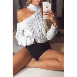Sweter PIKONA. Bluzy damskie Sweter PIKONA, uniwersalny, bez wzorów, bez rękawów, bez kaptura. W wyprzedaży za 48,00 zł.