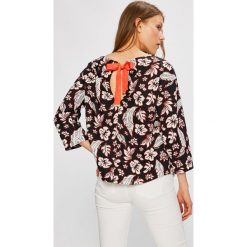 Tommy Hilfiger - Bluzka Petra. Czarne bluzki damskie marki TOMMY HILFIGER, z bawełny, casualowe, z okrągłym kołnierzem. W wyprzedaży za 219,90 zł.